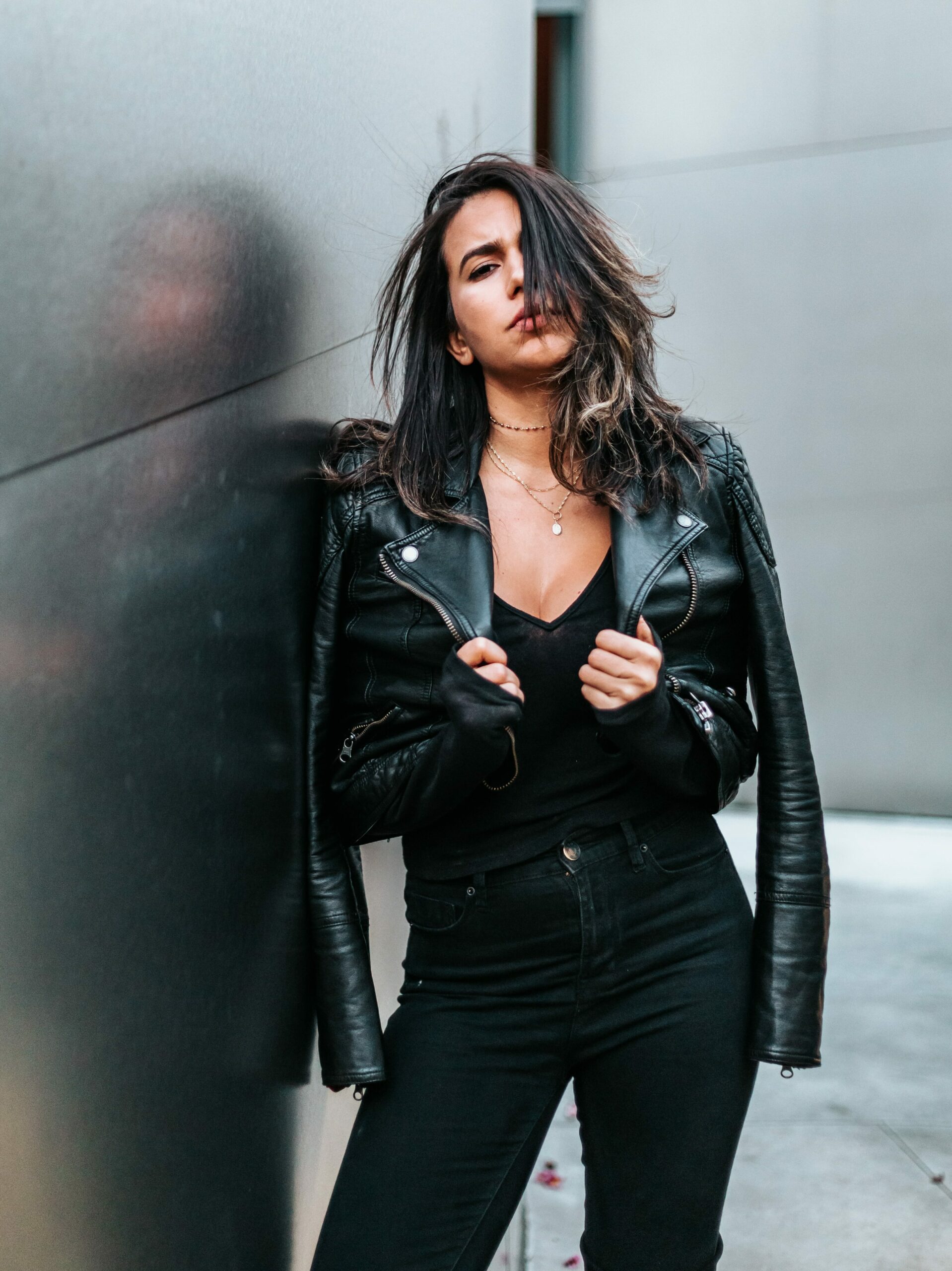 26 Leather Jacket Outfits – How to Wear a Leather Jacket | ClothedUp