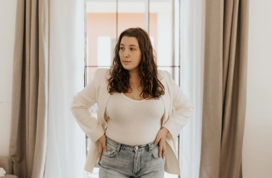 40 best plus size clothing brands featured image, girl wearing jeans + white top with white jacket