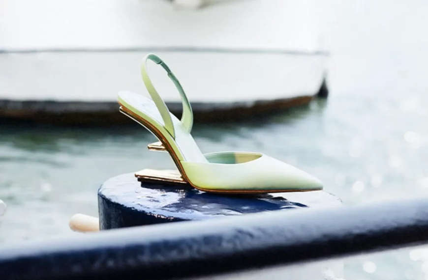 clothedup 24s reviews featured image: a single light green heeled shoe.